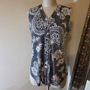Amana - Gray Sleeveless Top w/ Textured Pink/White Floral Design.  Sz Small